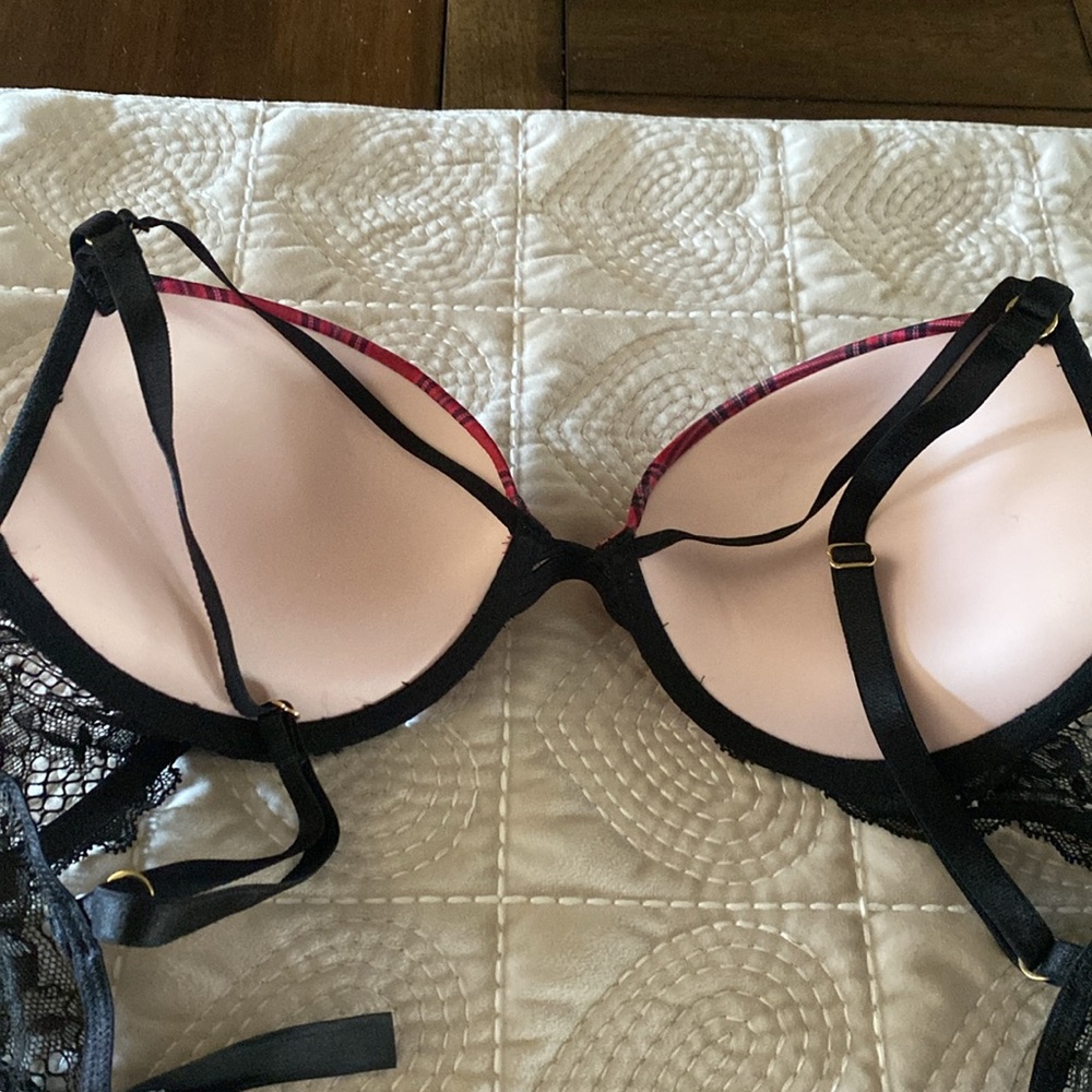 VS Bra - Picture 4 of 4